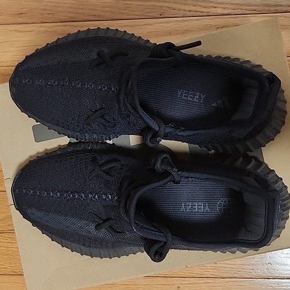 Yeezy - Picture 2 of 3